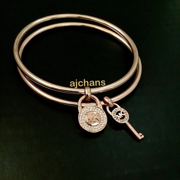 NEW Michael Kors Rose Gold Tone Key/Lock Charms Bangle Set - Picture 2 of 4